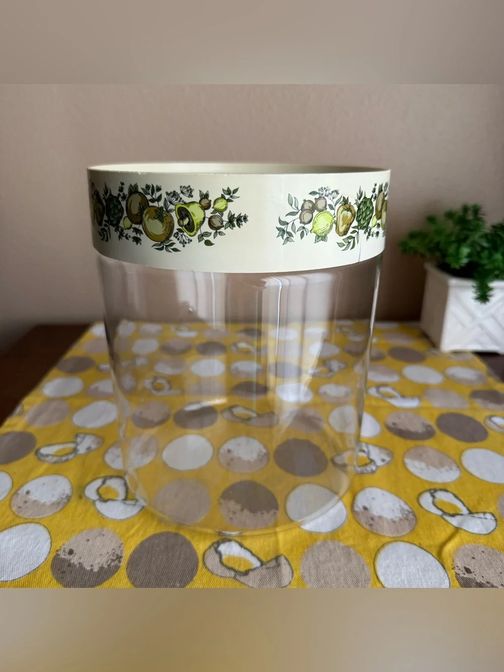 Vintage Pyrex Spice of Life circular storage canister with lid